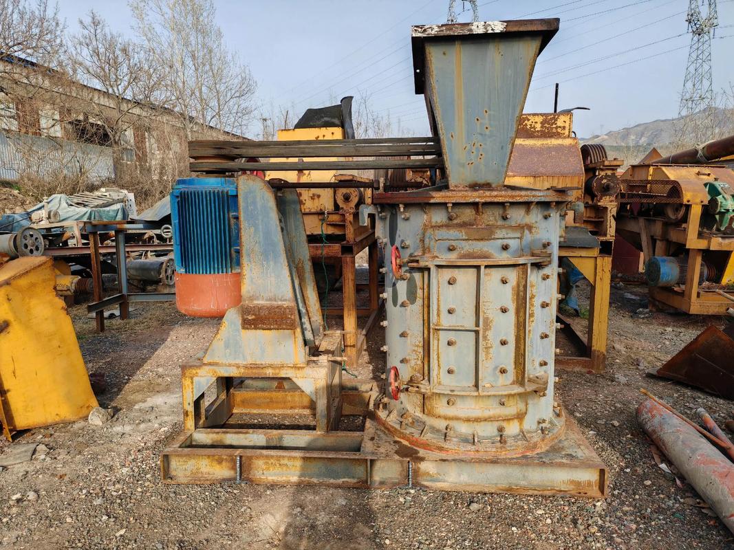 你好!我准备买套二手制砂机,河砂鹅卵石时产300吨,一套大概要多少钱... 你好!我准备买套二手制砂机,河砂鹅卵石时产300吨,一套大概要多少钱...